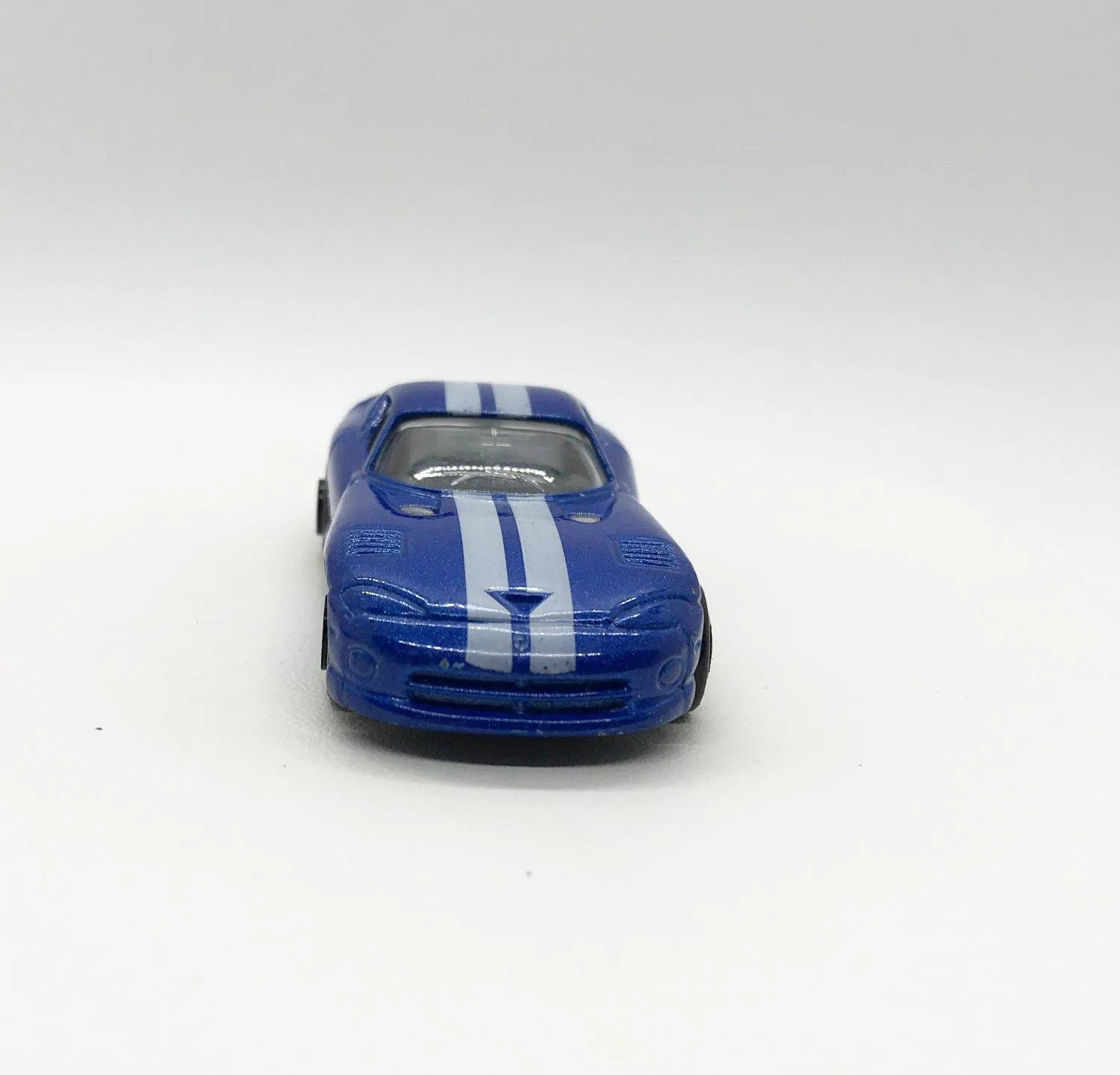 Sleek Maisto Blue Dodge Viper