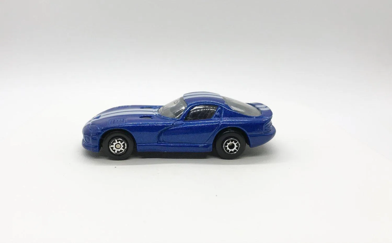 Sleek Maisto Blue Dodge Viper